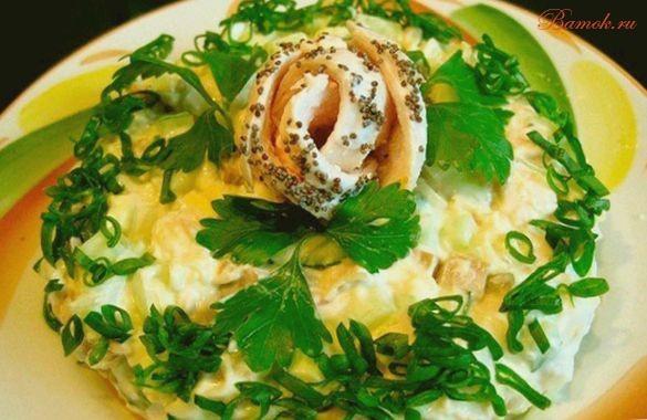 Салат «Чебурашка» с курицей и орехами