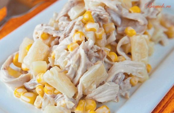 Салат с ананасом, кукурузой и курицей