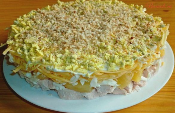 Слоеный салат «Ласковая курочка»