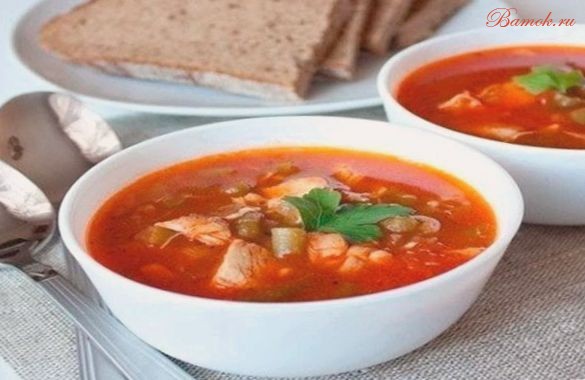 Томатный суп с куриным филе и зеленой фасолью