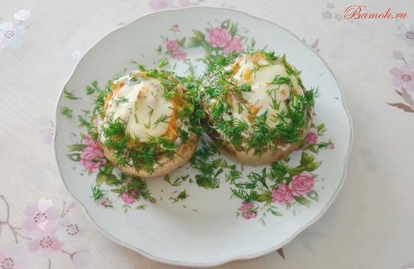 Жульен, запеченный в шляпках шампиньонов