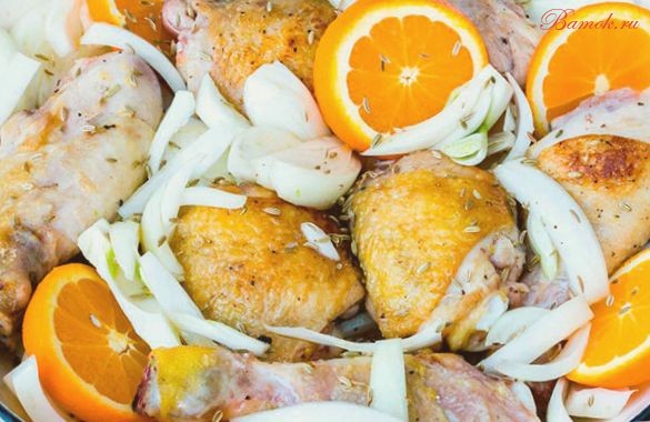 Ароматная курица, запеченная с апельсинами