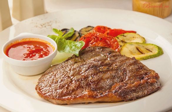 Говяжьи стейки с помидорами по-американски Говяжьи стейки с помидорами по-американски