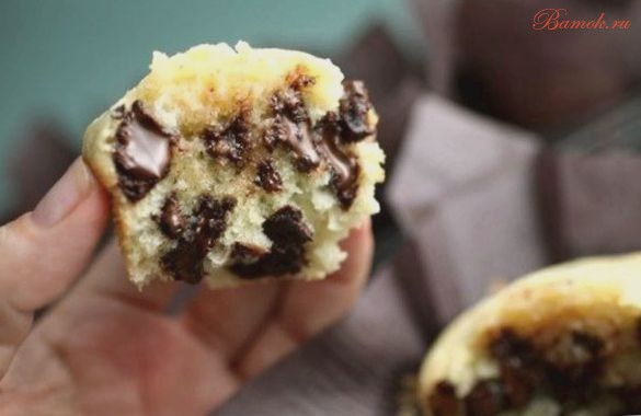 Кекс с жидкой шоколадной крошкой на скорую руку