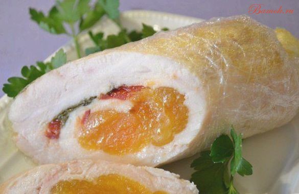 Куриные рулетики с курагой и горьким перцем Куриные рулетики с курагой и горьким перцем