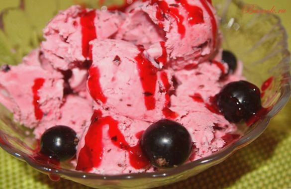 Мороженое на сливках с тёмной смородиной Мороженое на сливках с тёмной смородиной
