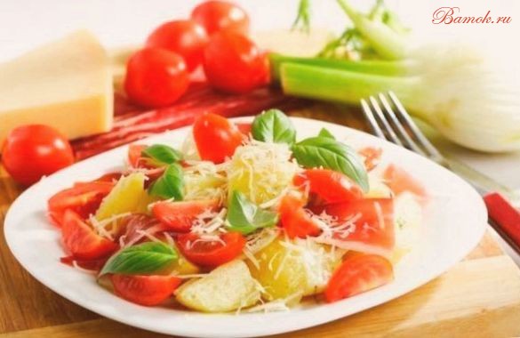 Простой салат из картофеля и свежих овощей