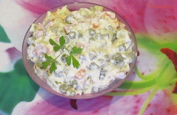 Простой салат «Нежный» с шампиньонами