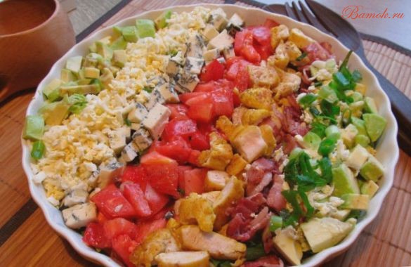 Разноцветный кобб-салат