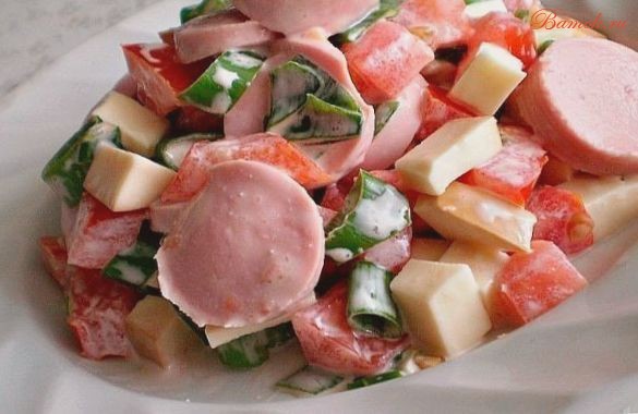 Салат «Баварский» с сосисками и помидорами