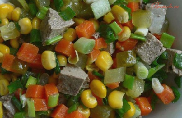 Салат с кукурузой и куриной печенью