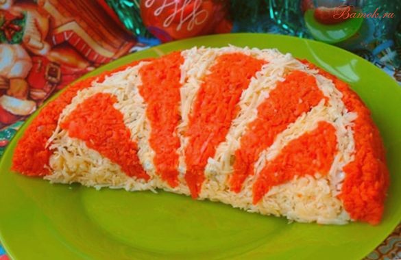 Слоеный салат «Апельсиновая долька» с курицей