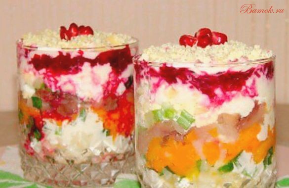 Слоеный салат «Новогодний» со скумбрией