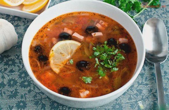 Солянка домашняя с лимоном