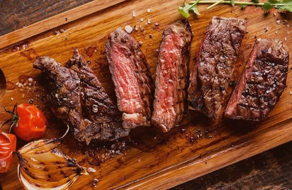 Стейки из говядины с лимонным соком и травами Стейки из говядины с лимонным соком и травами