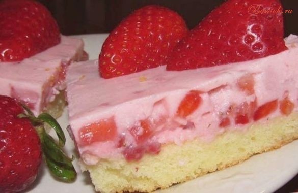 Вкусный торт «Ленивец» с клубникой Вкусный торт «Ленивец» с клубникой