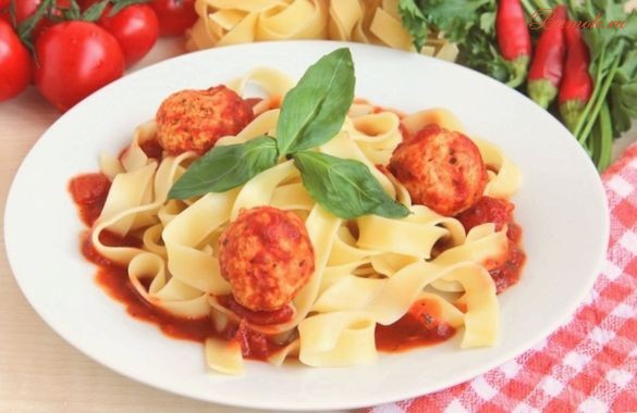 Феттучини с фрикадельками из говядины Феттучини с фрикадельками из говядины
