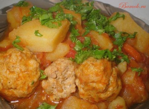 Мясные тефтели с картофелем и перцем