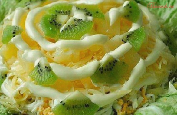 Салат с курицей и ананасом «Хэлэл»