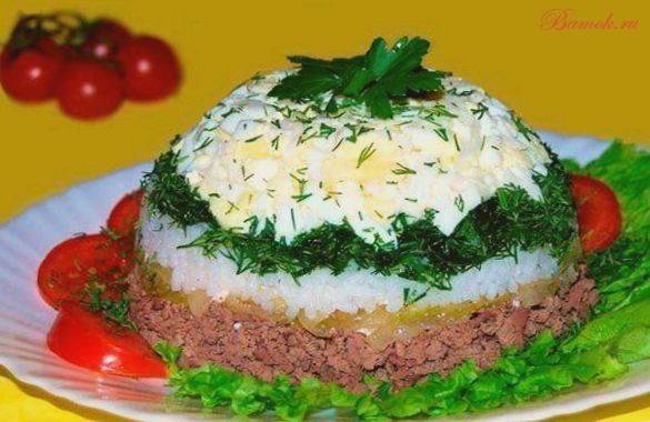 Слоеный салат «Шапочка» с печенью