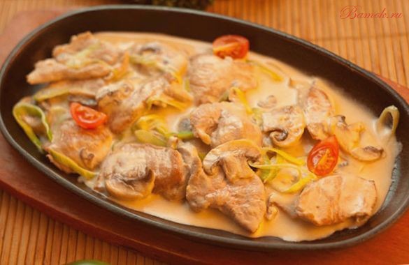 Свинина в сливочном соусе с грибами и кардамоном Свинина в сливочном соусе с грибами и кардамоном