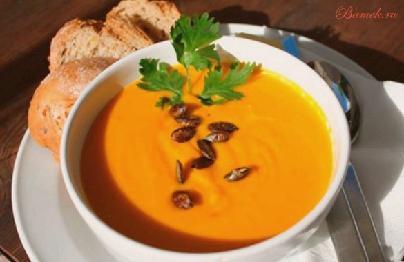 Тыквенный суп с тертым сыром и корицей