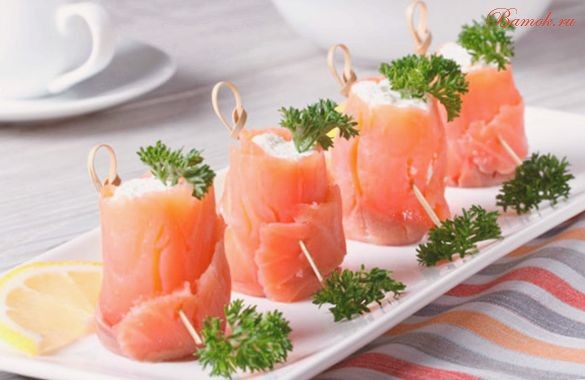 Закуска с соленой семгой и творожным муссом Закуска с соленой семгой и творожным муссом