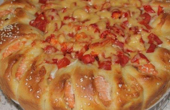 Пирог с семгой и овощами в духовке