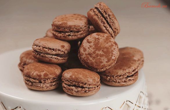 Шоколадные макаруны с шоколадным кремом
