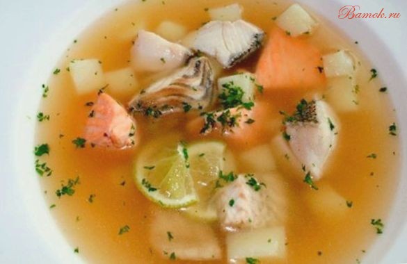 Уха из скумбрии с зеленью