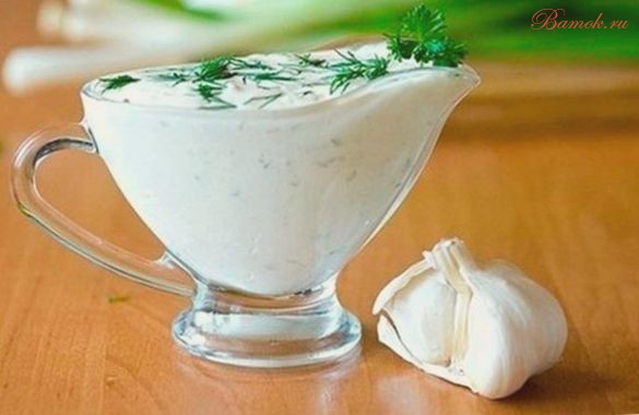 Универсальный огуречный соус с чесноком