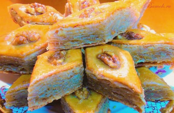 Восточная пахлава с орехами