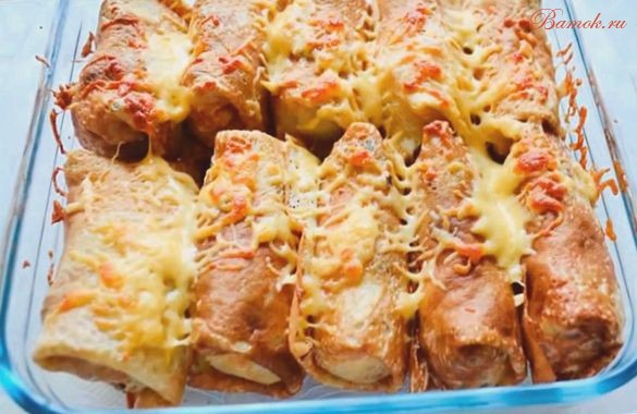 Запеченные блины с рисом, ветчиной, яйцами и сыром
