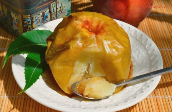 Запеченные яблоки с корицей и кедровыми орешками Запеченные яблоки с корицей и кедровыми орешками