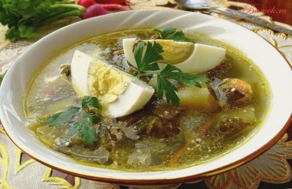 Зеленый борщ со щавелем по-домашнему Зеленый борщ со щавелем по-домашнему