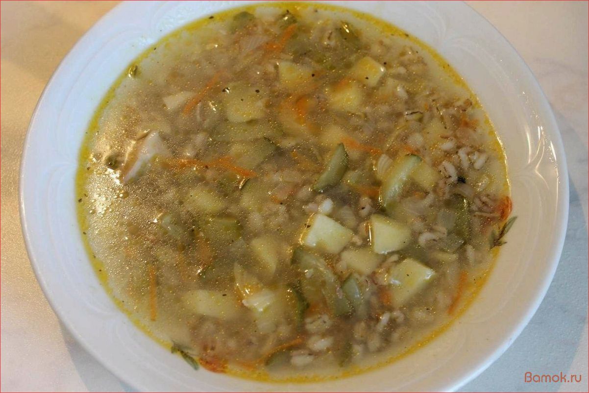 (рассольник, перловкой, солеными, огурцами, вкусное) Рассольник с перловкой и солеными огурцами — вкусное и сытное блюдо для холодных зимних вечеров