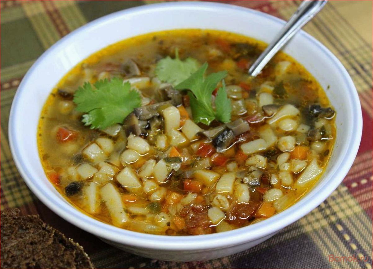 (рассольник, перловкой, солеными, огурцами, вкусное) Рассольник с перловкой и солеными огурцами — вкусное и сытное блюдо для холодных зимних вечеров