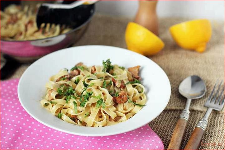 Рецепт приготовления вкуснейших макарон с лисичками и нежной сметаной