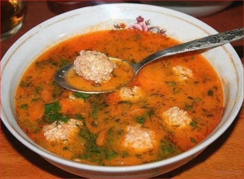 (рассольник, фрикадельками, вкусное, сытное, блюдо) Рассольник с фрикадельками — вкусное и сытное блюдо для всей семьи