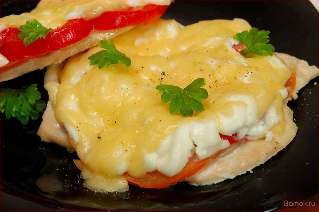 (сочные, отбивные, нежного, куриного, филе) Сочные отбивные из нежного куриного филе в духовке с ароматными помидорами — легкое и вкусное блюдо для всей семьи!