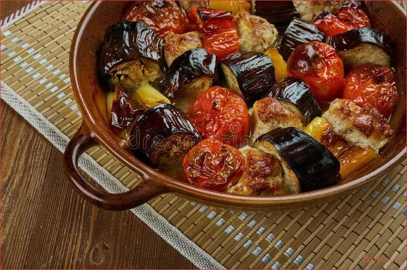 (тава-кебаб, традиционное, блюдо, кавказской, кухни) Тава-кебаб — традиционное блюдо кавказской кухни, приготовленное на открытом огне