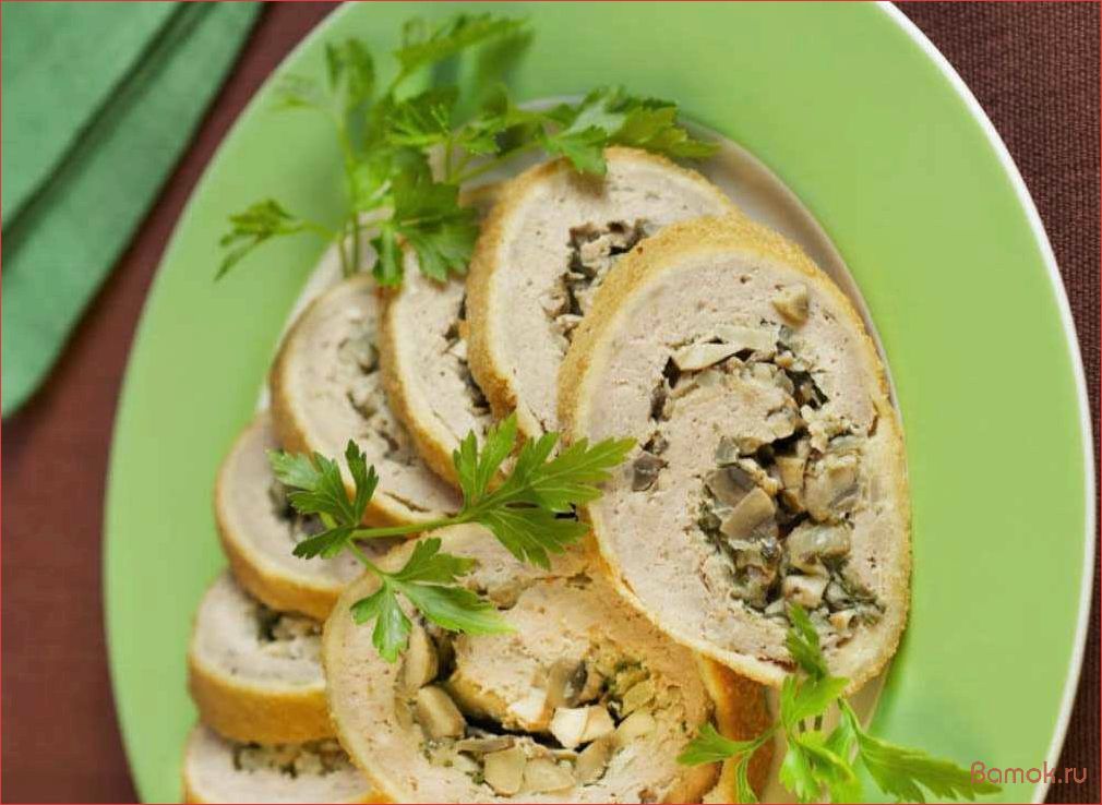 Как приготовить вкусный и сочный рулет из фарша с грибами, который покорит ваш стол