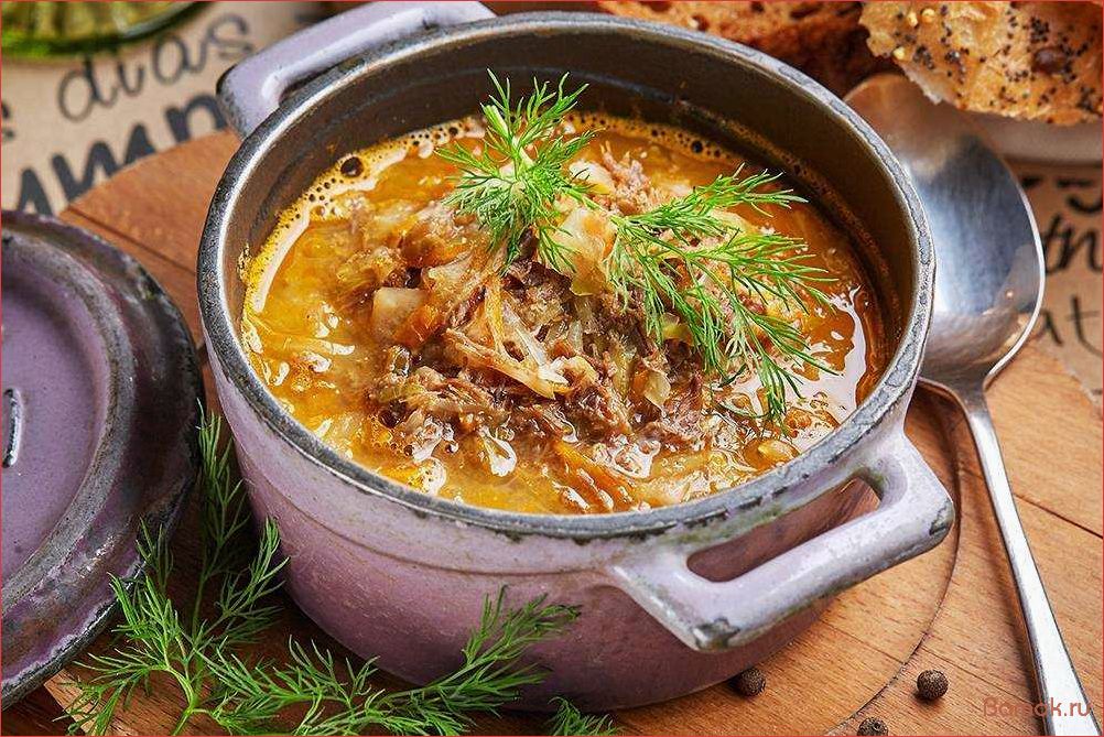 Рецепт приготовления ароматных и сытных щей с кислой капустой и сочным мясом — наслаждайтесь вкусом и пользой!